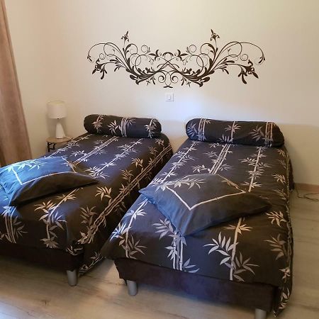 Gite Le Petit Pied-à-Terre La Chapelle-Saint-Sauveur  Extérieur photo