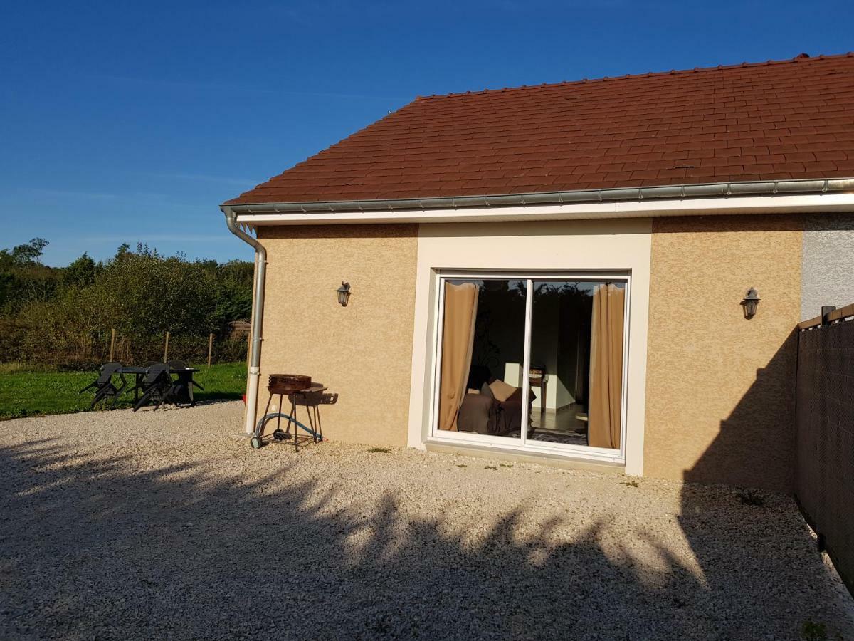 Gite Le Petit Pied-à-Terre La Chapelle-Saint-Sauveur  Extérieur photo